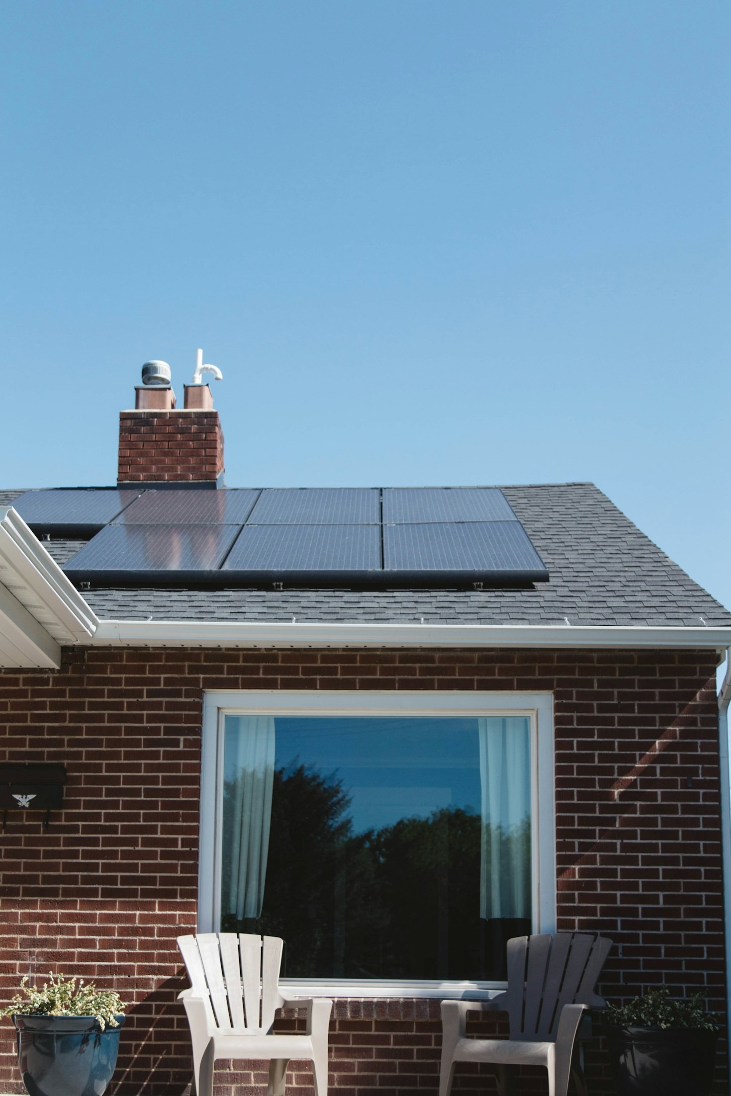 Como a energia solar reduz custos operacionais